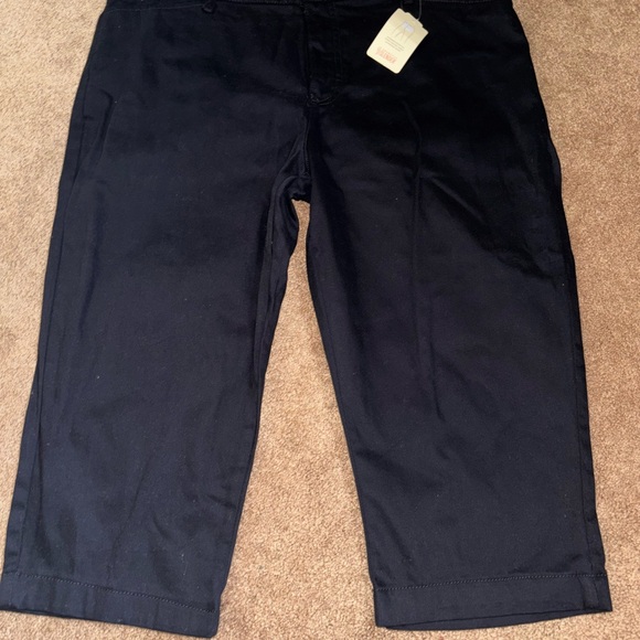 St. John's Bay Pants - St. John’s Bay Black Mid Rise Cotton Tummy Control Capri Pants Size 16